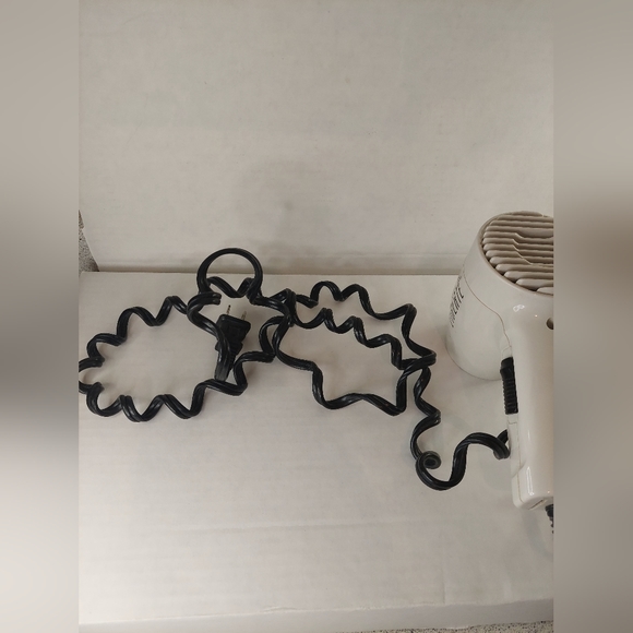 Black and Decker Liberte White Small Travel Size Women's Hair Dryer - Picture 7 of 11